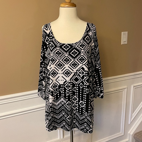 Black and White patterned cold shoulder top - Picture 1 of 9